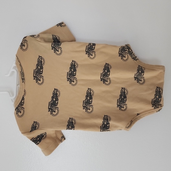 Kate Quinn motorcycle onesie size 12 -18 months - Picture 2 of 3